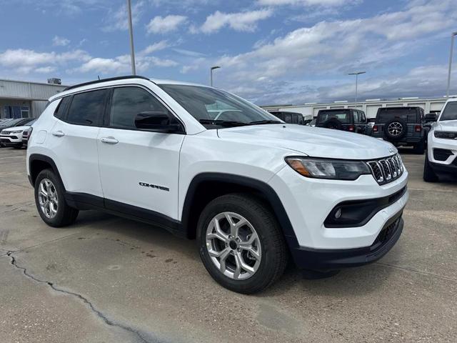 Photo of 2025 Bright White Clearcoat Jeep Compass