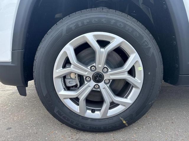 Photo of 2025 Bright White Clearcoat Jeep Compass