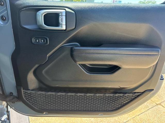Photo of 2024 Gray Jeep Gladiator