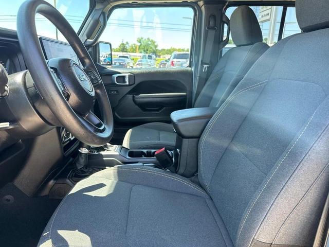 Photo of 2024 Gray Jeep Gladiator