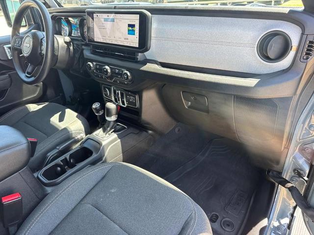Photo of 2024 Gray Jeep Gladiator