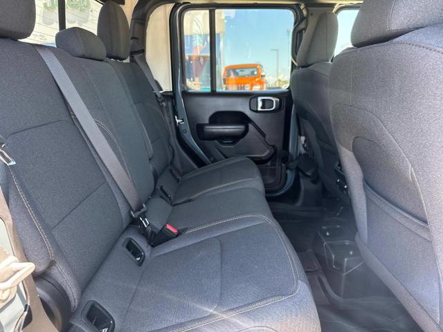 Photo of 2024 Gray Jeep Gladiator