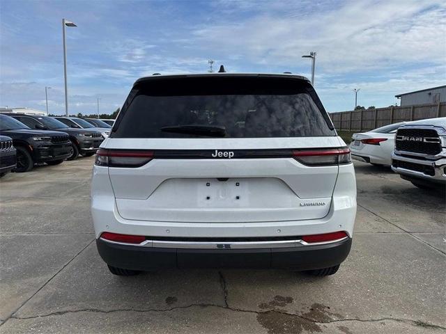 Photo of 2024 White Jeep Grand Cherokee