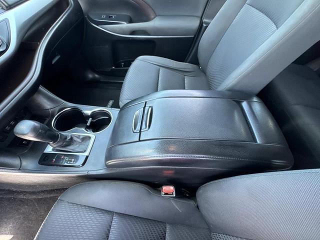 Photo of 2017 White Toyota Highlander