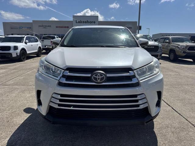 Photo of 2017 White Toyota Highlander