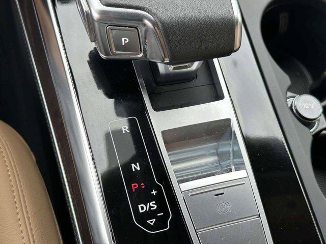 Photo of 2023 Carrara White Audi Q8
