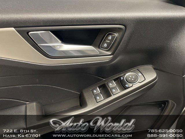 Photo of 2021 OXFORD WHITE Ford Escape