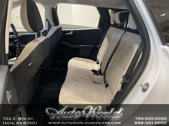 Photo of 2021 OXFORD WHITE Ford Escape