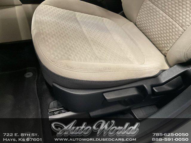 Photo of 2021 OXFORD WHITE Ford Escape
