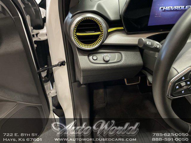 Photo of 2024 Summit White Chevrolet Trax
