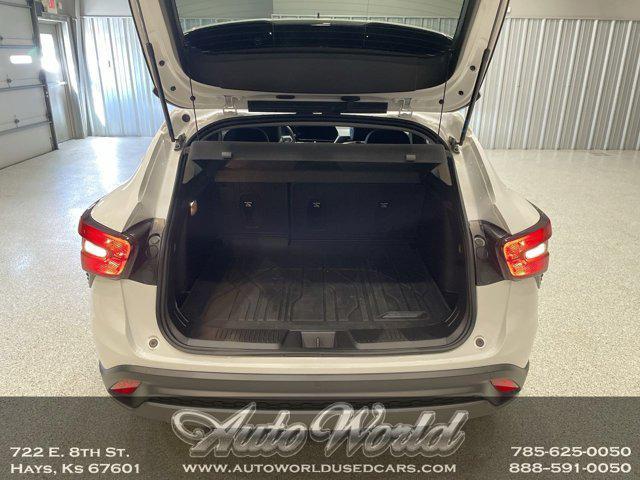 Photo of 2024 Summit White Chevrolet Trax