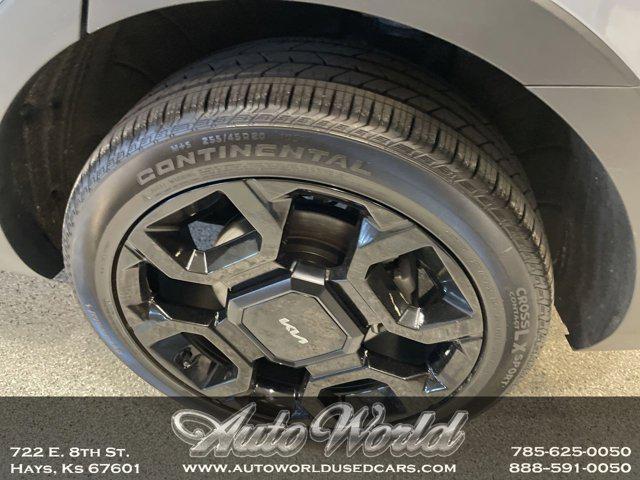 Photo of 2024 Everlasting Silver Kia Sorento