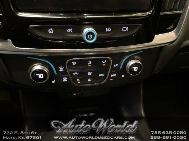 Photo of 2023 Summit White Chevrolet Traverse