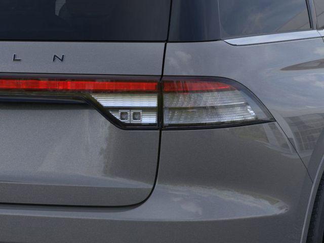 Photo of 2025 Asher Gray Metallic Clearcoat Lincoln Aviator