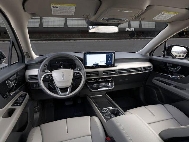 Photo of 2025 Pristine White Metallic Tri-Coat Lincoln Corsair