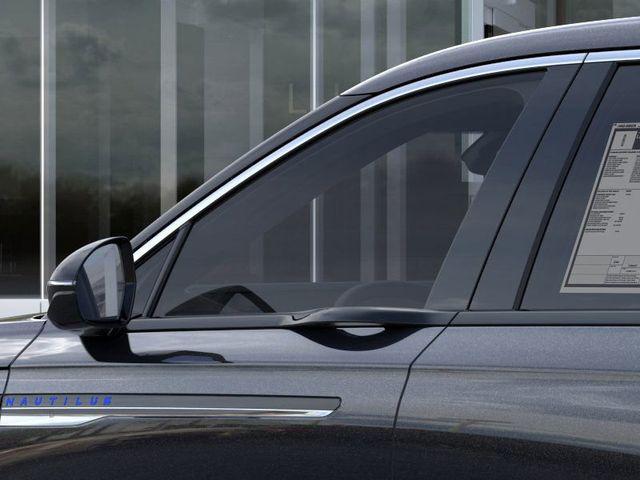Photo of 2025 Infinite Black Metallic Clearcoat Lincoln Nautilus