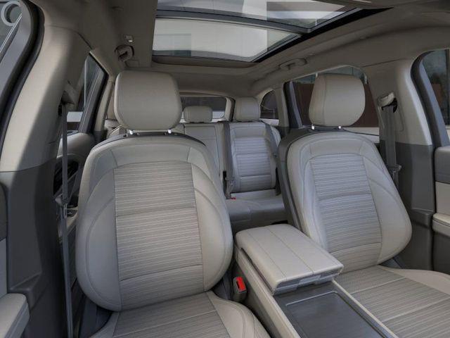 Photo of 2025 Silver Radiance Metallic Clearcoat Lincoln Nautilus