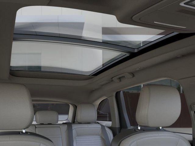Photo of 2025 Silver Radiance Metallic Clearcoat Lincoln Nautilus