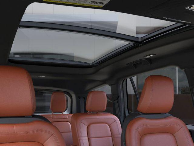 Photo of 2025 White Metallic Lincoln Aviator