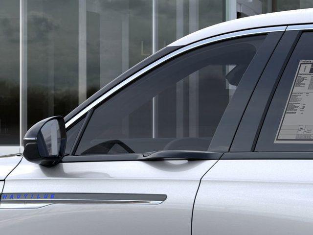 Photo of 2025 Silver Radiance Metallic Clearcoat Lincoln Nautilus