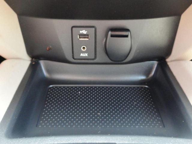 Photo of 2016 Pearl White Nissan Rogue