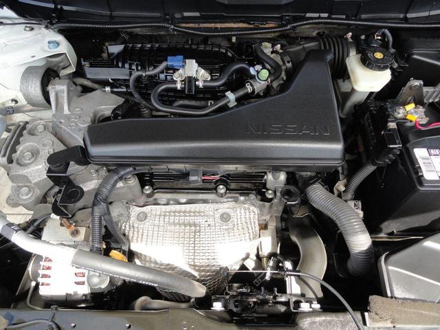 Photo of 2016 Pearl White Nissan Rogue