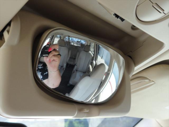 Photo of 2012 White Kia Sedona