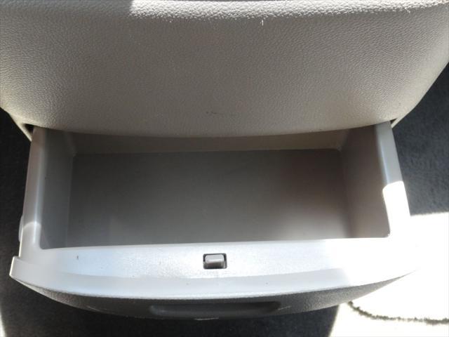 Photo of 2012 White Kia Sedona