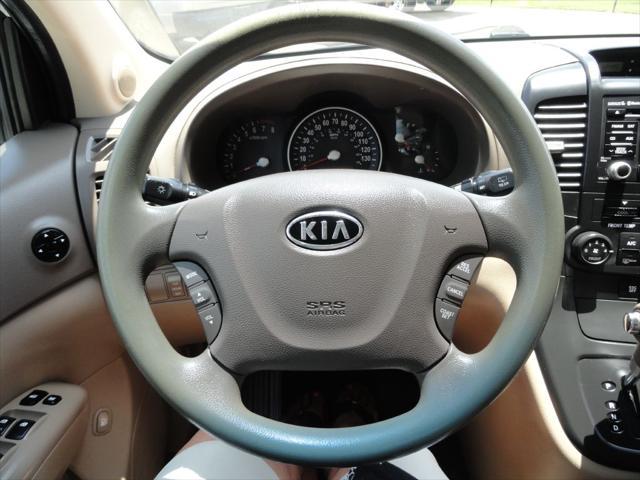 Photo of 2012 White Kia Sedona