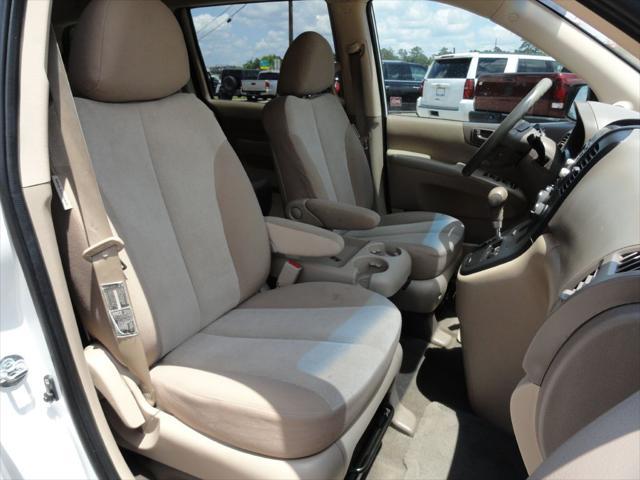 Photo of 2012 White Kia Sedona