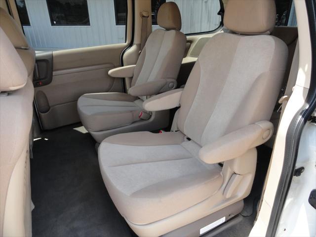 Photo of 2012 White Kia Sedona