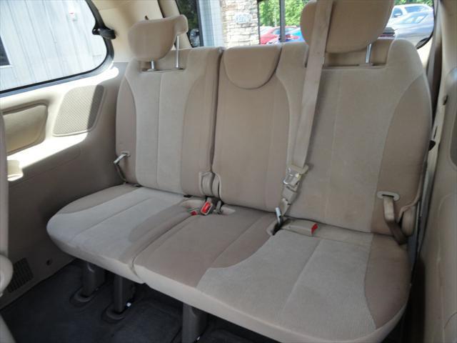 Photo of 2012 White Kia Sedona