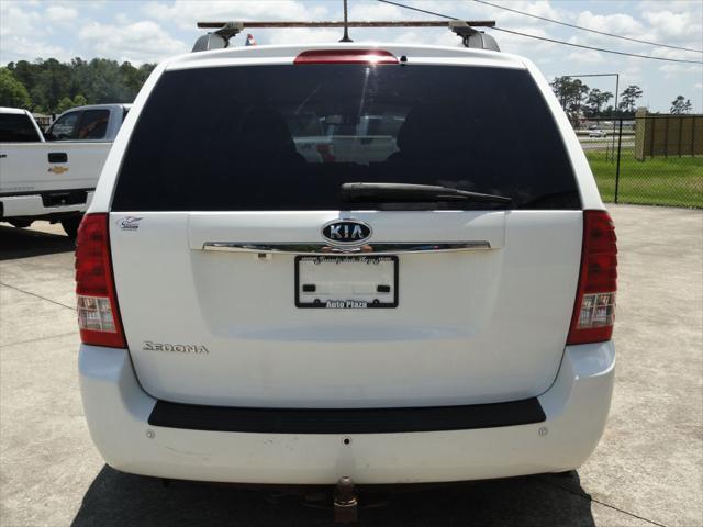 Photo of 2012 White Kia Sedona