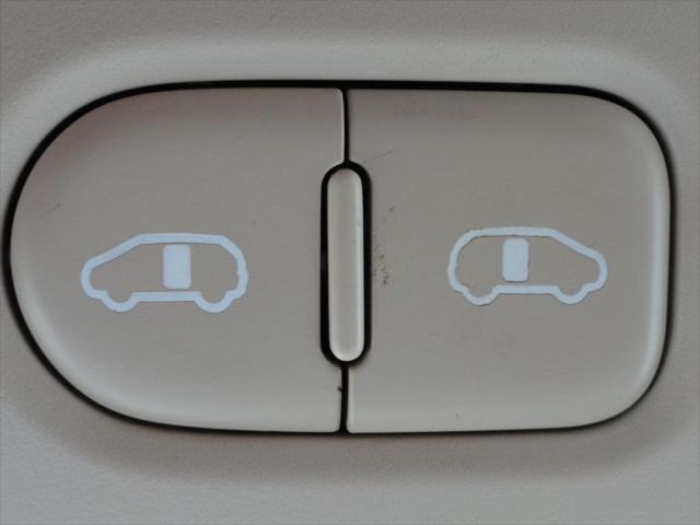 Photo of 2012 White Kia Sedona