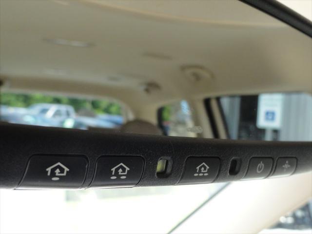 Photo of 2012 White Kia Sedona