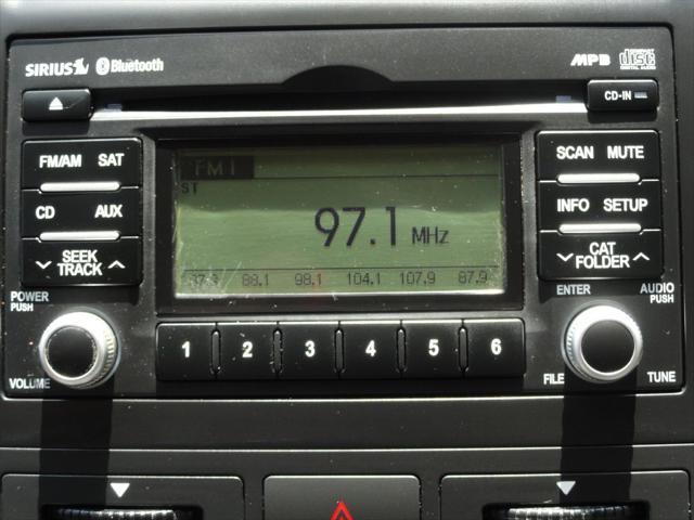 Photo of 2012 White Kia Sedona