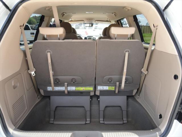 Photo of 2012 White Kia Sedona