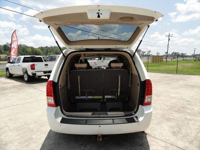 Photo of 2012 White Kia Sedona