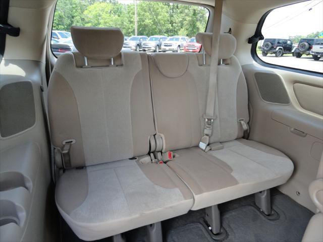 Photo of 2012 White Kia Sedona