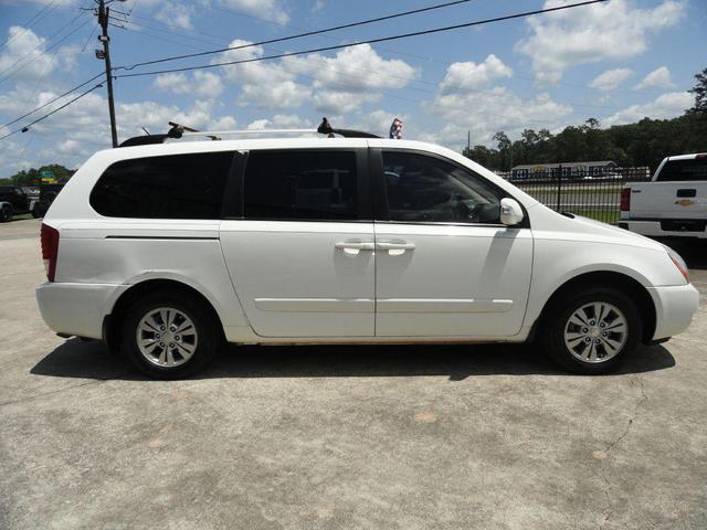 Photo of 2012 White Kia Sedona