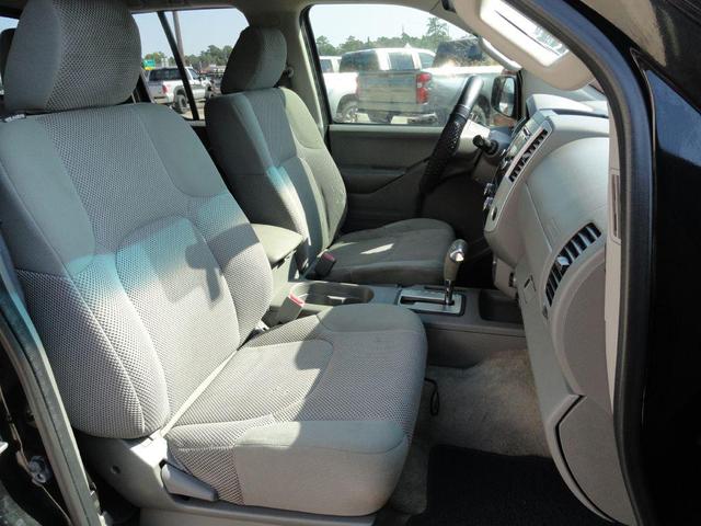 Photo of 2016 Magnetic Black Nissan Frontier