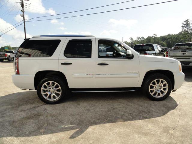 Photo of 2007 Summit White GMC Yukon