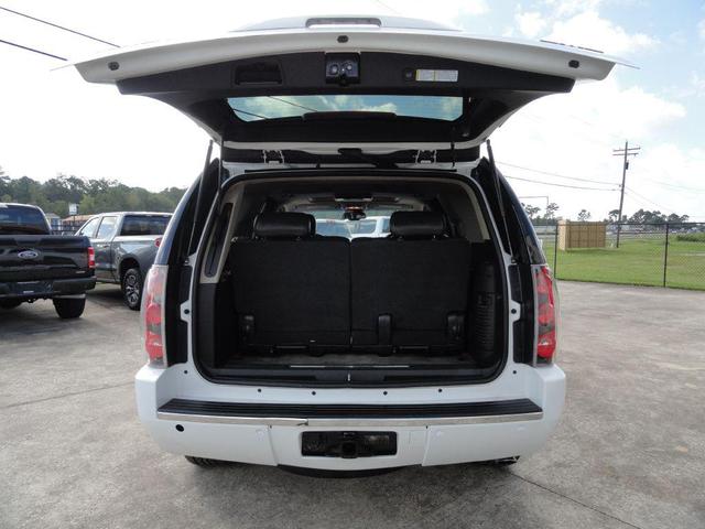 Photo of 2007 Summit White GMC Yukon