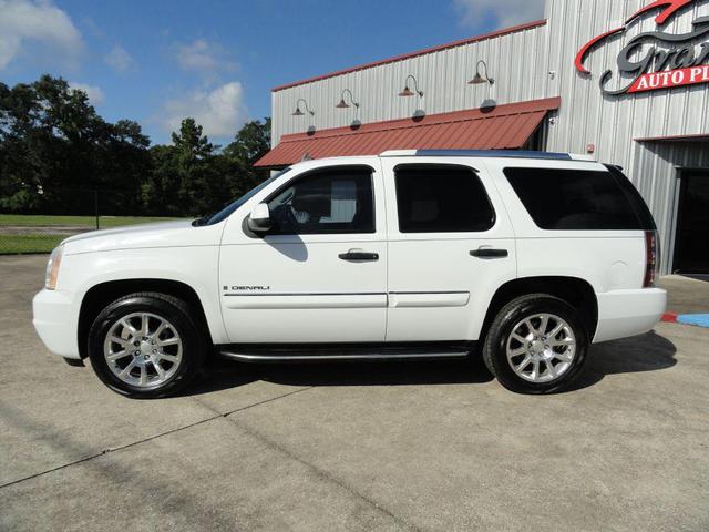 Photo of 2007 Summit White GMC Yukon