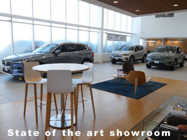 Photo of 2026 Crystal White Volvo XC40