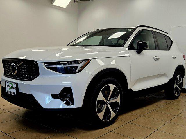 Photo of 2026 Crystal White Volvo XC40