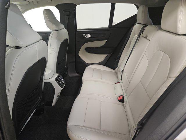 Photo of 2026 Crystal White Volvo XC40