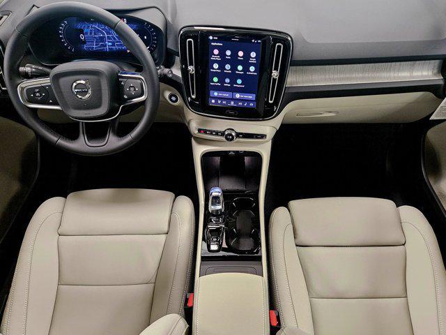 Photo of 2026 Crystal White Volvo XC40