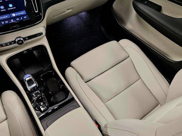 Photo of 2026 Crystal White Volvo XC40