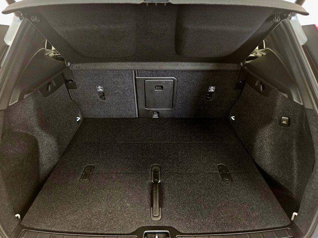 Photo of 2026 Crystal White Volvo XC40